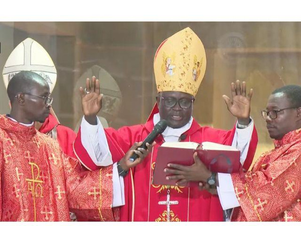 Installation de Mgr André Guèye comme Archevêque de Dakar : un message de foi, d’unité et d’humilité Installation de Mgr André Guèye comme Archevêque de Dakar : un message de foi, d’unité et d’humilité