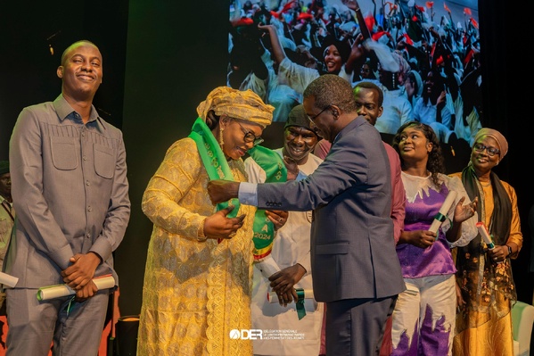 Remise de Diplômes à la Sonatel Academy : Dr Aïssatou MBODJ marraine de la Promotion 2024 Remise de Diplômes à la Sonatel Academy : Dr Aïssatou MBODJ marraine de la Promotion 2024