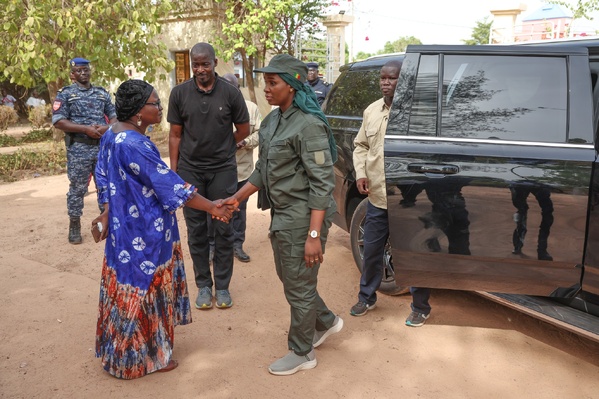 En visite au Fouladou : La Première Dame Marie Khone Faye à l’écoute des femmes rurales engagées En visite au Fouladou : La Première Dame Marie Khone Faye à l’écoute des femmes rurales engagées