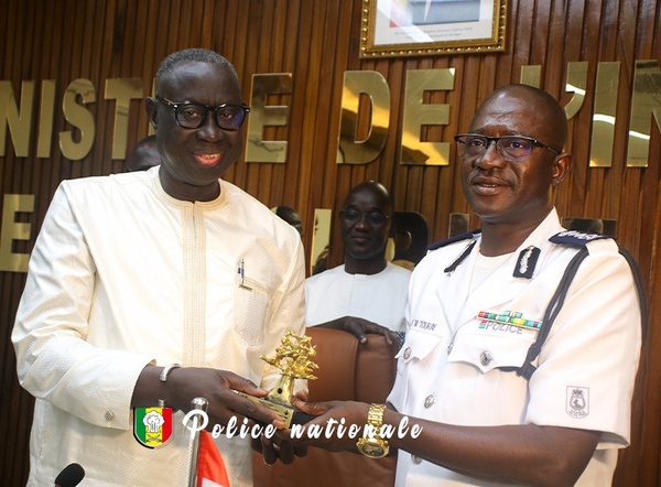 Sénégal-Gambie : Renforcement de la Coopération Sécuritaire pour une Stabilité Régionale Durable Sénégal-Gambie : Renforcement de la Coopération Sécuritaire pour une Stabilité Régionale Durable