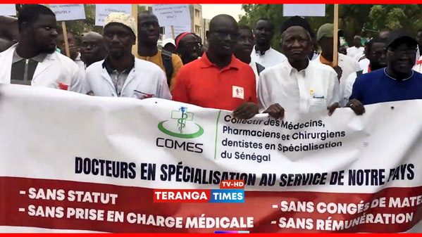 Sénégal : Marche pacifique des médecins en spécialisation — Le député Alla Kane et And Gueusseum en renfort Sénégal : Marche pacifique des médecins en spécialisation — Le député Alla Kane et And Gueusseum en renfort