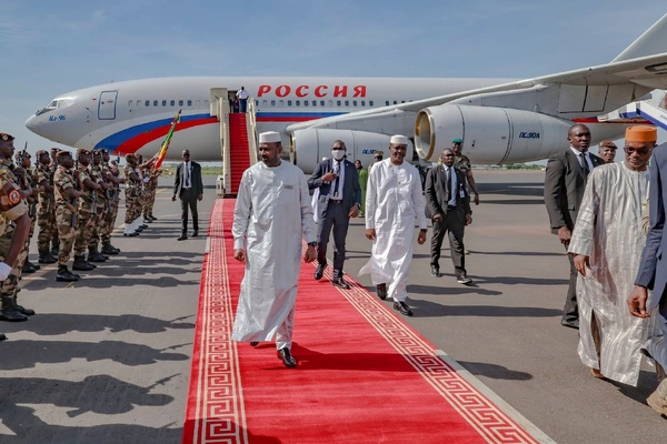 Mali–Russie : Le Président Assimi Goïta de retour à Bamako après sa visite officielle à Moscou