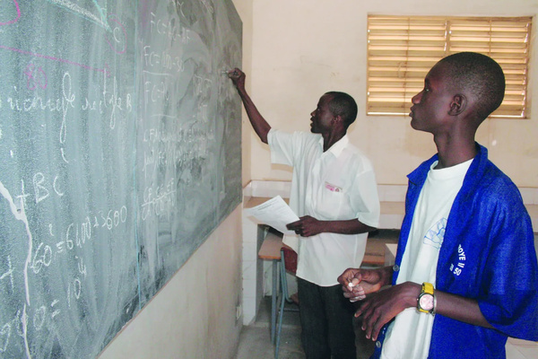 Gouvernance du système éducatif : Vers une nouvelle ère de coopération entre le ministère de l’Éducation et les partenaires Gouvernance du système éducatif : Vers une nouvelle ère de coopération entre le ministère de l’Éducation et les partenaires