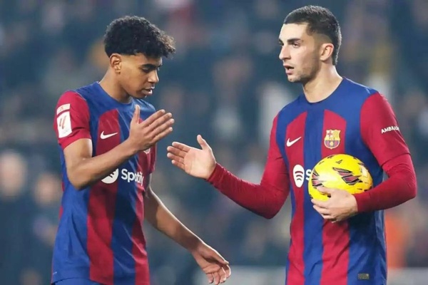 Ferran Torres : « J’aimerais jouer avec Nico Williams au Barça, nous formerions un bon trio avec Lamine »