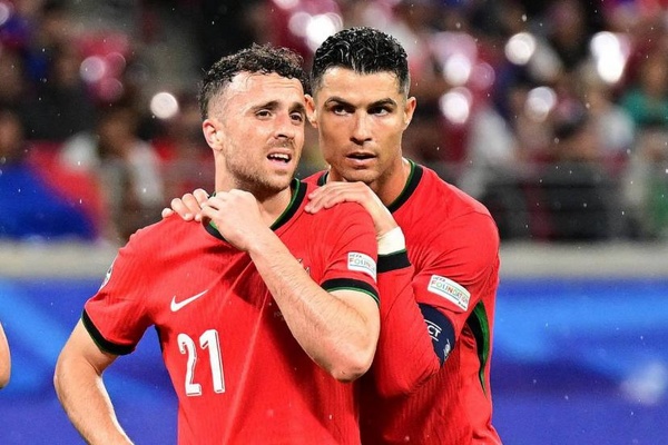 L’hommage bouleversant de Cristiano Ronaldo à Diogo Jota L’hommage bouleversant de Cristiano Ronaldo à Diogo Jota