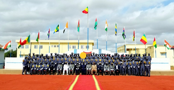 Sortie de la 43e promotion de l’ENSOA à Koutal : « La fierté de voir nos armées accueillir une nouvelle génération de jeunes cadres », selon le Général Birame Diop Sortie de la 43e promotion de l’ENSOA à Koutal : « La fierté de voir nos armées accueillir une nouvelle génération de jeunes cadres », selon le Général Birame Diop
