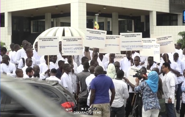 Santé : le COMES suspend « momentanément » son mot d’ordre de grève à partir de ce lundi 07 juillet Santé : le COMES suspend « momentanément » son mot d’ordre de grève à partir de ce lundi 07 juillet
