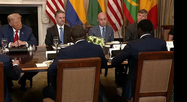 À la Maison Blanche, Diomaye Faye plaide pour la paix, les investissements et une ville numérique à Dakar À la Maison Blanche, Diomaye Faye plaide pour la paix, les investissements et une ville numérique à Dakar