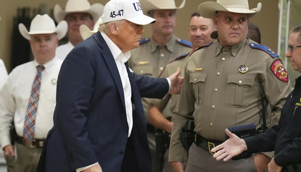 États-Unis : Donald Trump en visite au Texas après les inondations meurtrières qui ont fait 120 morts États-Unis : Donald Trump en visite au Texas après les inondations meurtrières qui ont fait 120 morts