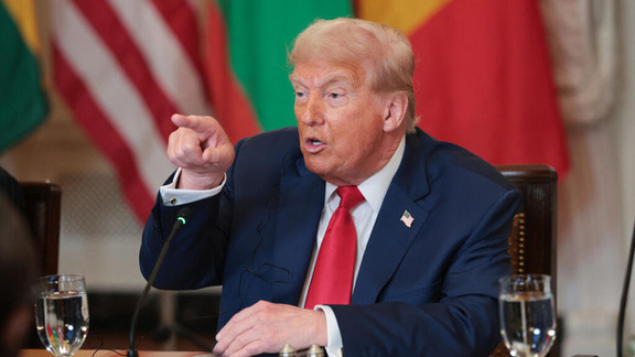 Trump lance une taxe massive sur les importations canadiennes : vers un nouveau bras de fer commercial ? Trump lance une taxe massive sur les importations canadiennes : vers un nouveau bras de fer commercial ?