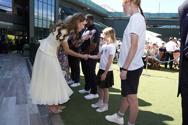 Kate Middleton fait sensation en solo à Wimbledon 2025 : élégance et tradition au rendez-vous Kate Middleton fait sensation en solo à Wimbledon 2025 : élégance et tradition au rendez-vous