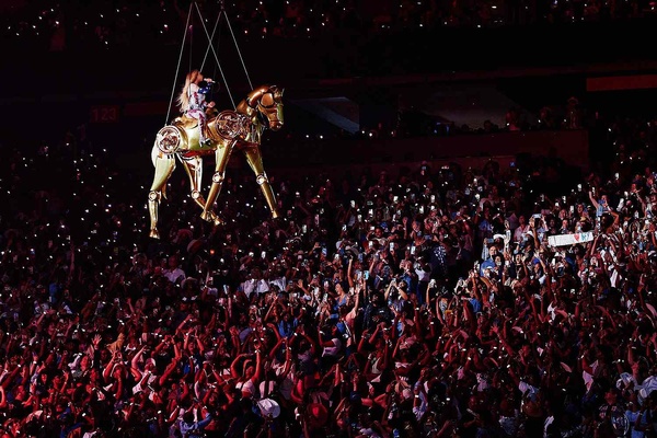 Beyoncé électrise Atlanta avec un cheval doré suspendu pendant sa tournée Cowboy Carter