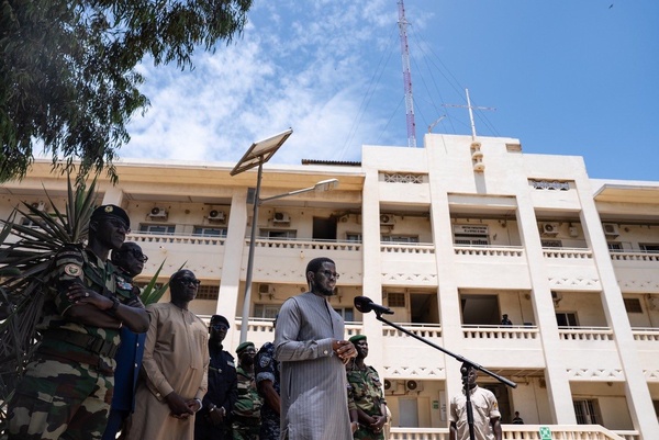Bassirou Diomaye Faye en visite sur les sites militaires restitués : une affirmation de la souveraineté nationale Bassirou Diomaye Faye en visite sur les sites militaires restitués : une affirmation de la souveraineté nationale