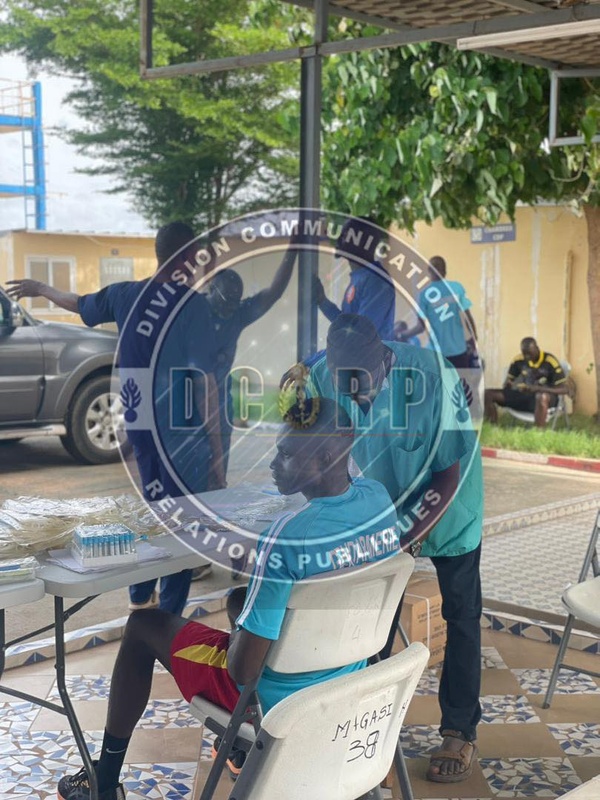 Tambacounda : la Gendarmerie nationale organise un don de sang pour sauver des vies Tambacounda : la Gendarmerie nationale organise un don de sang pour sauver des vies