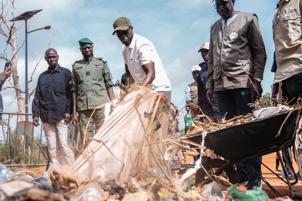 Le Président Diomaye Faye lance la caravane nationale de reboisement 2025 à mbao Le Président Diomaye Faye lance la caravane nationale de reboisement 2025 à mbao