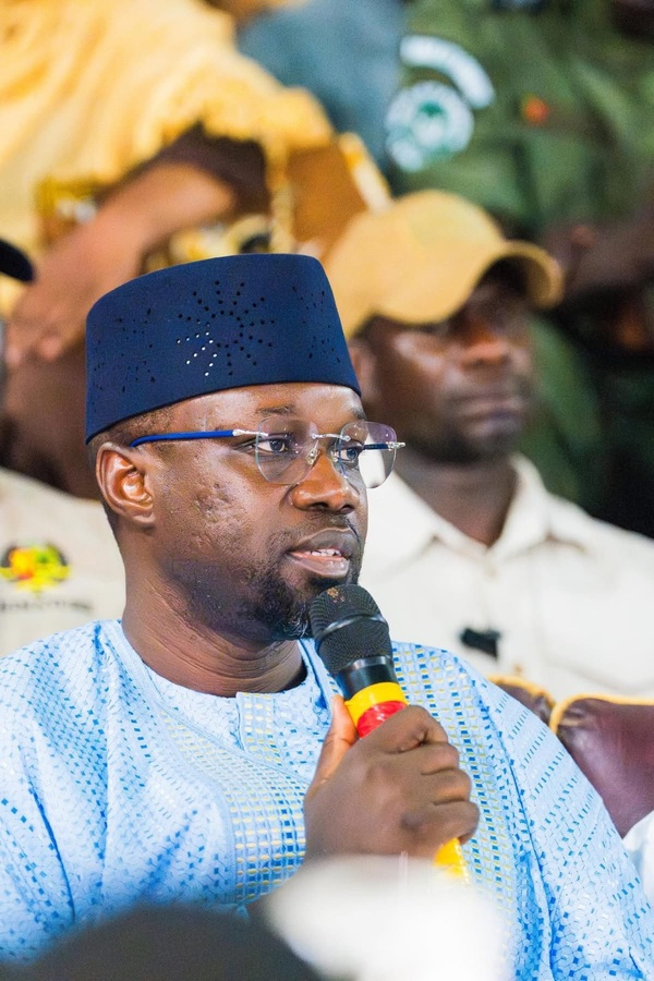 Ousmane Sonko au Magal de Mbacké Baari : un moment de spiritualité et de dialogue