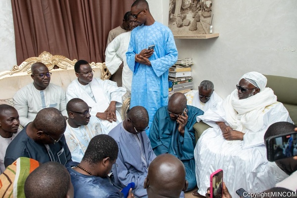 Visite à Touba : le Ministre de l’Industrie rassure sur l’approvisionnement et annonce un projet industriel d’envergure Visite à Touba : le Ministre de l’Industrie rassure sur l’approvisionnement et annonce un projet industriel d’envergure