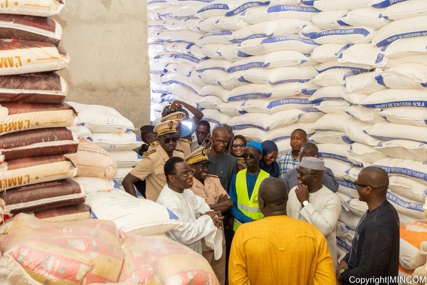 Visite à Touba : le Ministre de l’Industrie rassure sur l’approvisionnement et annonce un projet industriel d’envergure Visite à Touba : le Ministre de l’Industrie rassure sur l’approvisionnement et annonce un projet industriel d’envergure