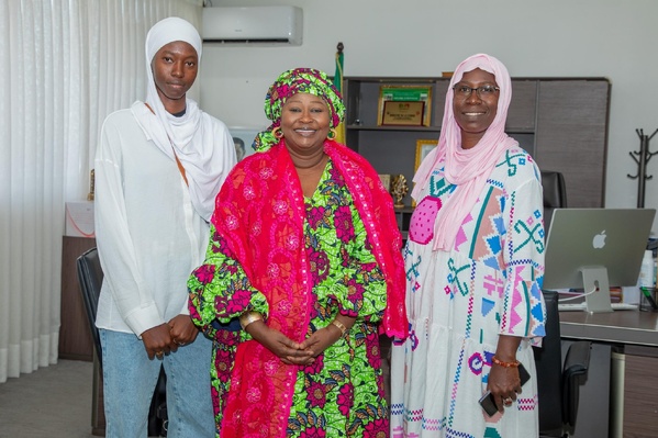 Exemplarité féminine : le Ministre de la Famille honore un duo mère-fille lauréates du Bac Exemplarité féminine : le Ministre de la Famille honore un duo mère-fille lauréates du Bac