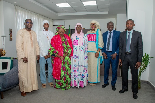 Exemplarité féminine : le Ministre de la Famille honore un duo mère-fille lauréates du Bac Exemplarité féminine : le Ministre de la Famille honore un duo mère-fille lauréates du Bac