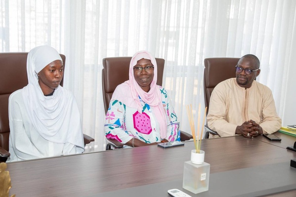 Exemplarité féminine : le Ministre de la Famille honore un duo mère-fille lauréates du Bac Exemplarité féminine : le Ministre de la Famille honore un duo mère-fille lauréates du Bac