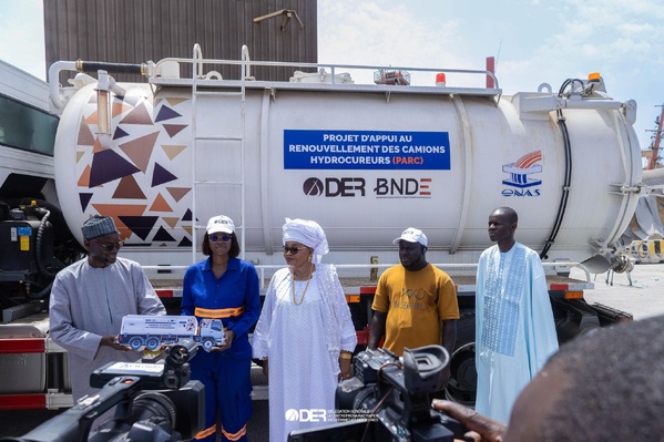 2,4 milliards FCFA pour 40 camions hydrocureurs : un pas décisif pour l’assainissement au Sénégal 2,4 milliards FCFA pour 40 camions hydrocureurs : un pas décisif pour l’assainissement au Sénégal