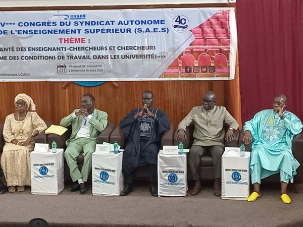 Retraites, recrutement et infrastructures : Abdourahmane Diouf rassure le SAES et annonce un plan triennal de 1 500 enseignants Retraites, recrutement et infrastructures : Abdourahmane Diouf rassure le SAES et annonce un plan triennal de 1 500 enseignants
