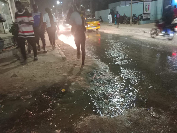 Grand Yoff : Les eaux de fosses septiques asphyxient le petit commerce et polluent l’atmosphère Grand Yoff : Les eaux de fosses septiques asphyxient le petit commerce et polluent l’atmosphère