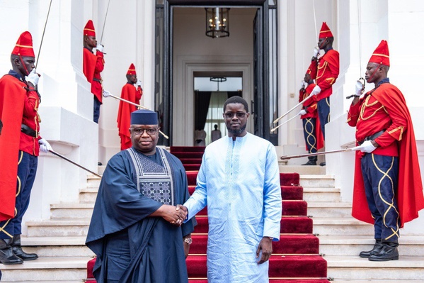 Le Président de la République reçoit Julius Maada Bio, Président en exercice de la CEDEAO, pour une visite de travail au Sénégal