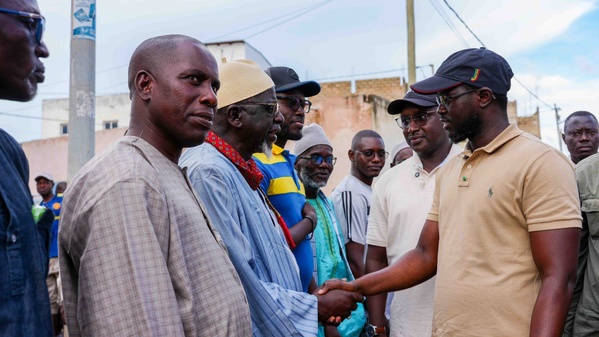 Inondations et avancée de la mer : le Président en visite à Thiaroye-sur-Mer et aux Parcelles Assainies Inondations et avancée de la mer : le Président en visite à Thiaroye-sur-Mer et aux Parcelles Assainies