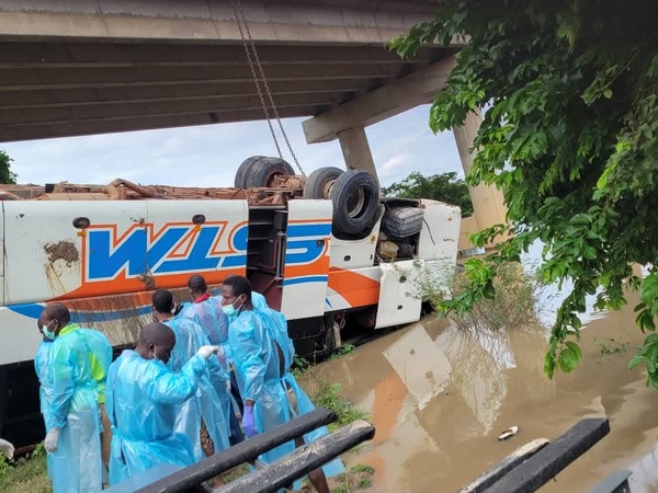 Drame au Bénin : 26 corps retrouvés après l’extraction du bus englouti dans le fleuve Ouémé