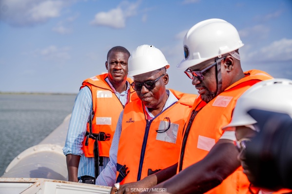 Lac de Guiers : installation d’une 2ème balise de collecte de données par le projet SENSAT Lac de Guiers : installation d’une 2ème balise de collecte de données par le projet SENSAT