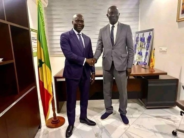 Fédération Sénégalaise de Football: passation de pouvoir entre Me Augustin Senghor et Abdoulaye Fall Fédération Sénégalaise de Football: passation de pouvoir entre Me Augustin Senghor et Abdoulaye Fall