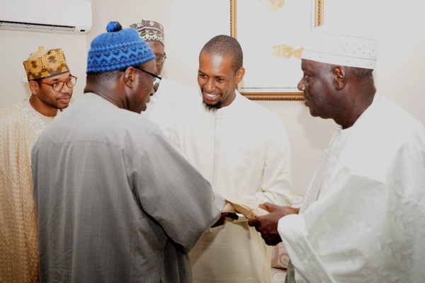 Célébration du Maouloud 2025: le Directeur général de l’ASP en visite à Tivaouane Célébration du Maouloud 2025: le Directeur général de l’ASP en visite à Tivaouane