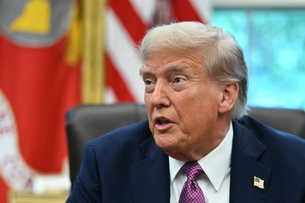 Affaire Epstein: une lettre attribuée à Donald Trump rendue publique, la Maison Blanche dément