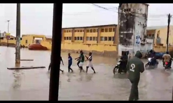Kaolack sous les eaux après des pluies diluviennes de plus de 70 mm Kaolack sous les eaux après des pluies diluviennes de plus de 70 mm