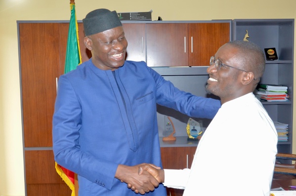 Abass Fall passe le témoin à Olivier Boucal et Marie Rose Khady Fatou Faye Abass Fall passe le témoin à Olivier Boucal et Marie Rose Khady Fatou Faye