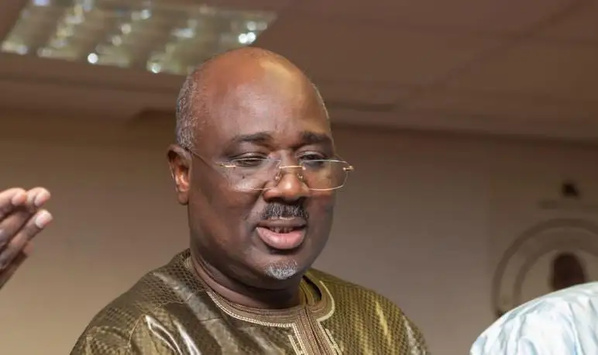 Farba Ngom évacué en urgence : un grave malaise relance le débat sur la détention médicale au Sénégal Farba Ngom évacué en urgence : un grave malaise relance le débat sur la détention médicale au Sénégal