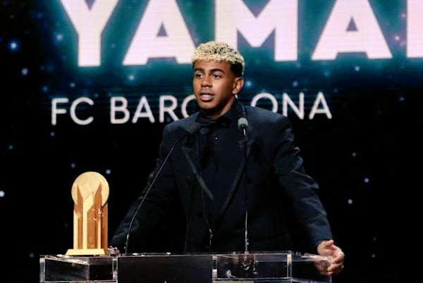 Lamine Yamal, 17 ans, remporte son deuxième Trophée Kopa consécutif et confirme son statut de crack générationnel
