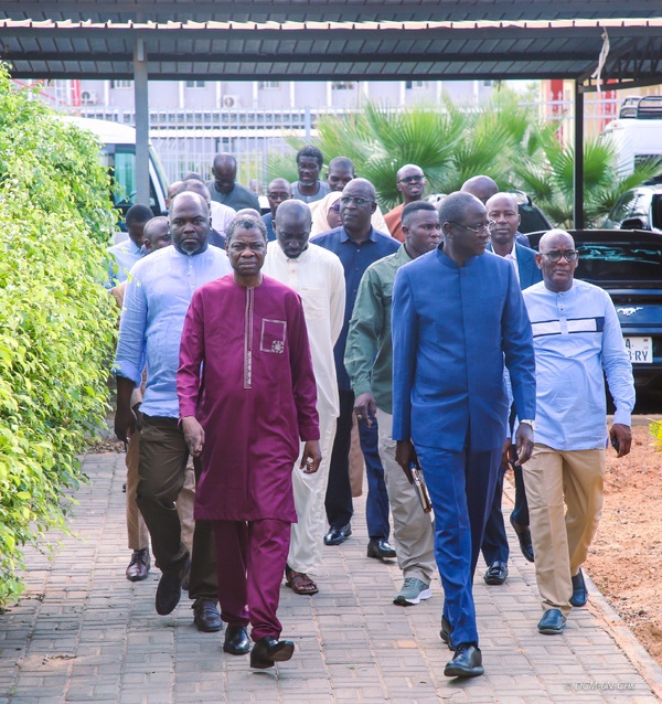 Le Ministre Daouda Ngom en visite à l’Université numérique Cheikh Hamidou Kane