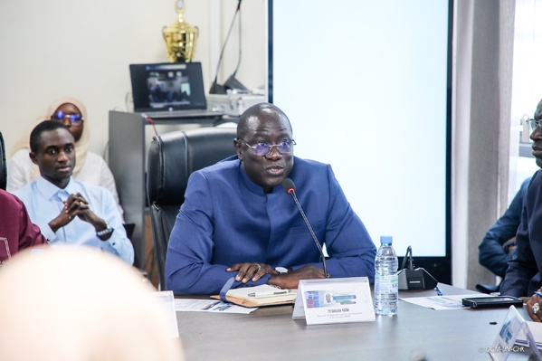 Le Ministre Daouda Ngom en visite à l’Université numérique Cheikh Hamidou Kane