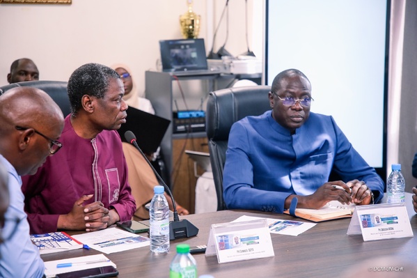 Le Ministre Daouda Ngom en visite à l’Université numérique Cheikh Hamidou Kane