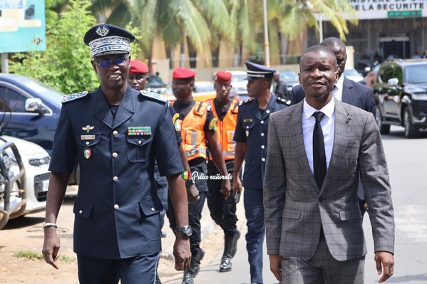 Sécurité au Sénégal : le ministre de l’Intérieur en visite à la Police judiciaire Sécurité au Sénégal : le ministre de l’Intérieur en visite à la Police judiciaire