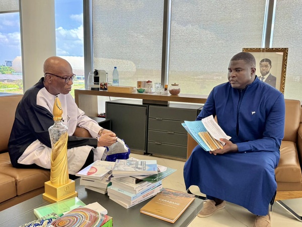 Amadou Ba échange avec Amadou Lamine Sall sur le Mémorial de Gorée et des projets culturels