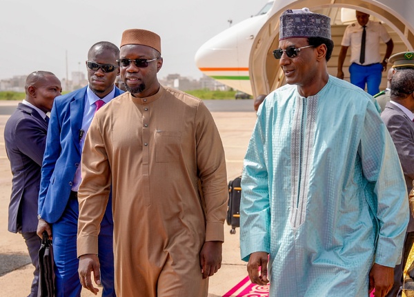 Le Premier ministre Ousmane Sonko accueille son homologue nigérien Ali Lamine Zeine à Dakar