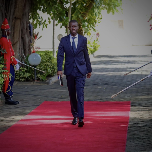L’État renforce l’ordre public : interdiction des chariots, charrettes et “pousse-pousse” sur plusieurs axes à Dakar, Mbour, Kaolack et Saint-Louis L’État renforce l’ordre public : interdiction des chariots, charrettes et “pousse-pousse” sur plusieurs axes à Dakar, Mbour, Kaolack et Saint-Louis