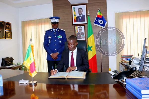 Gendarmerie nationale : le ministre de l’Intérieur effectue une visite de prise de contact au Quartier Samba Diery Diallo Gendarmerie nationale : le ministre de l’Intérieur effectue une visite de prise de contact au Quartier Samba Diery Diallo