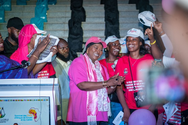 Dakar : le Sommet régional des filles d’Afrique de l’Ouest et du Centre s’achève sur une note d’espoir et d’engagement Dakar : le Sommet régional des filles d’Afrique de l’Ouest et du Centre s’achève sur une note d’espoir et d’engagement