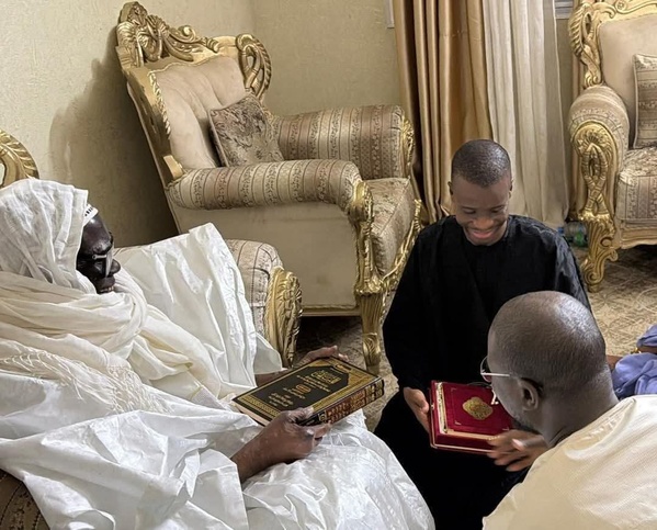 Visite nocturne à Touba : le ministre Bamba Cissé reçu par le khalife général des Mourides Visite nocturne à Touba : le ministre Bamba Cissé reçu par le khalife général des Mourides
