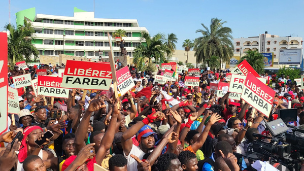 Marche à Dakar: une foule massive réclame la libération de Farba Ngom Marche à Dakar: une foule massive réclame la libération de Farba Ngom